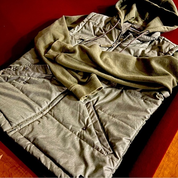 RVCA Hybrid Puffer Jacket Green Like New - Picture 3 of 3